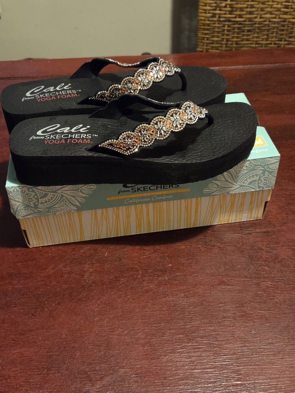 Skechers Cali Yoga Foam Black Jeweled Flip Flops Size 10